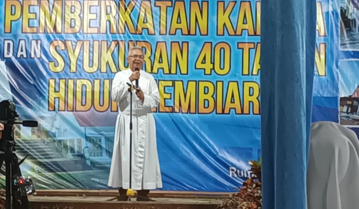 Pater Robert Ra Mone