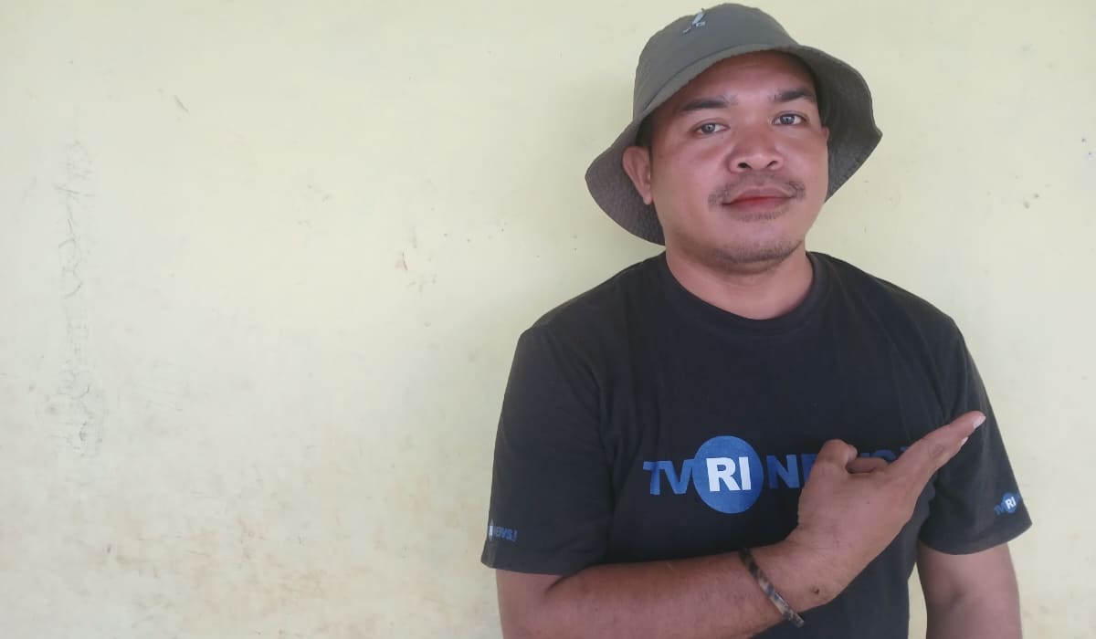 Freddy Ladi, jurnalis senior TVRI dan Ketua Perkumpulan Wartawan (Pewarta) SBD.